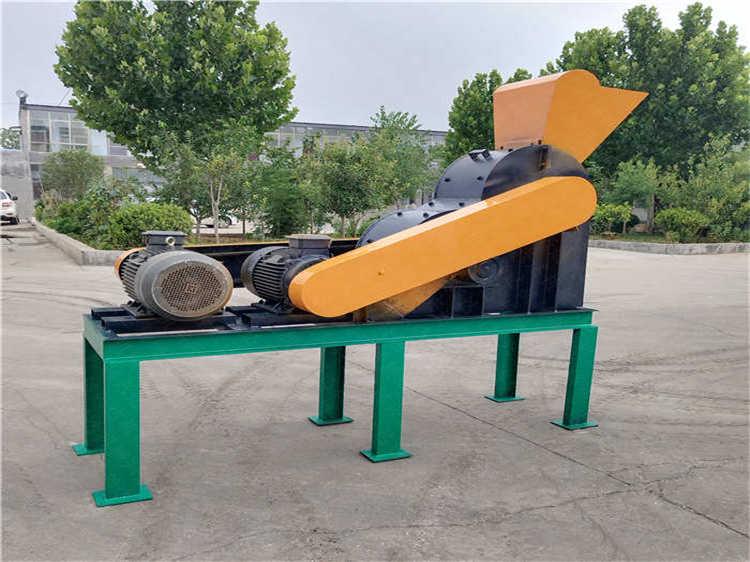 中藥渣雞糞快速處理雙級粉碎機(jī)定制完成