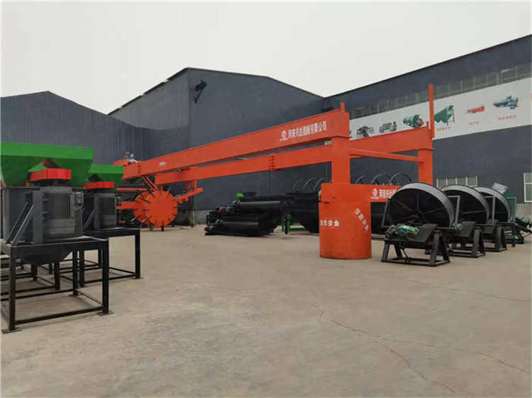 羊糞牛糞如何處理更環(huán)保,可使用輪盤翻拋機(jī)設(shè)備