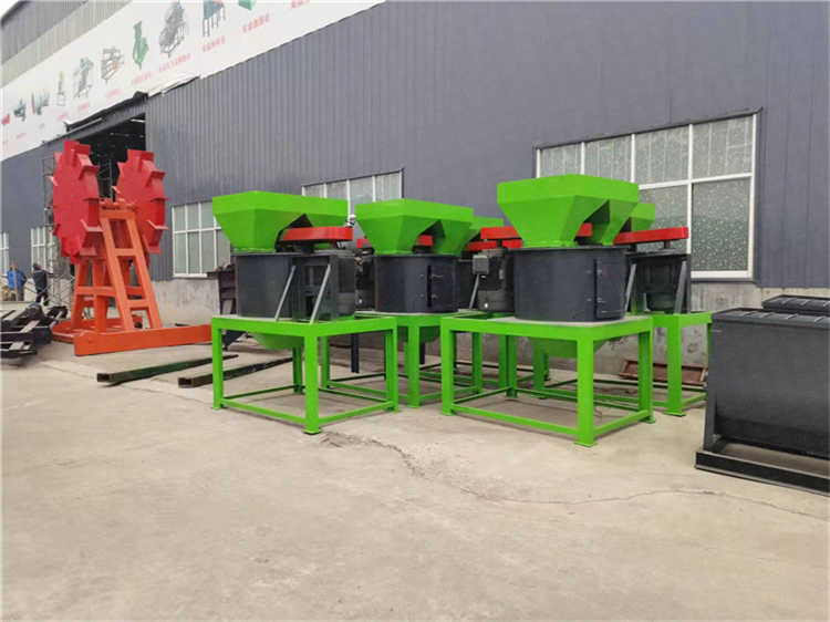 牛糞立式粉碎機,進出料順暢,運行平穩