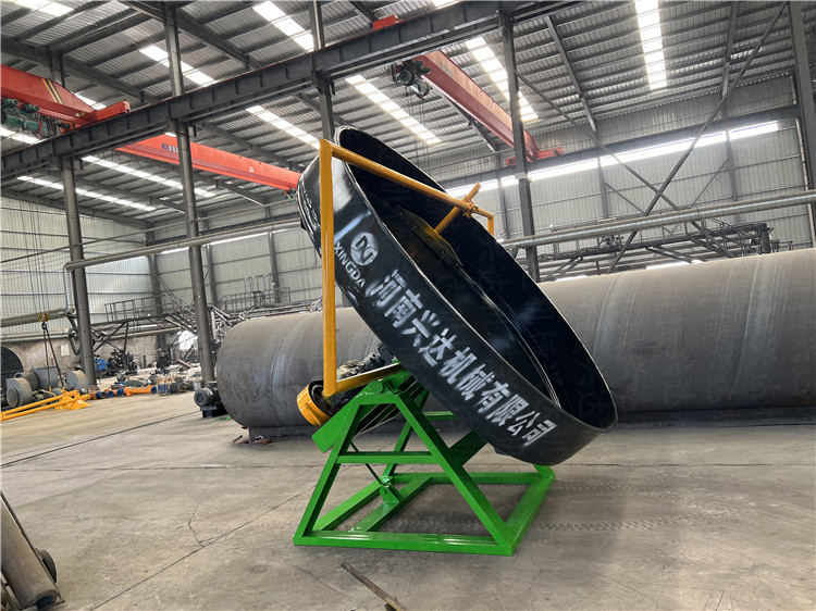 發(fā)酵后豬糞圓盤造粒機(jī),出料圓球形顆粒有機(jī)肥設(shè)備