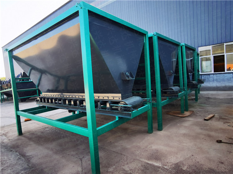 生產(chǎn)線自動喂料裝置,牛糞有機(jī)肥鏟車料倉,有機(jī)肥喂料器設(shè)備