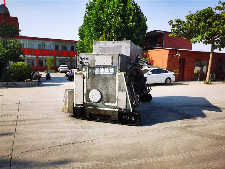 新型全液壓無(wú)人駕駛發(fā)酵有機(jī)肥設(shè)備履帶翻拋機(jī)生產(chǎn)完成