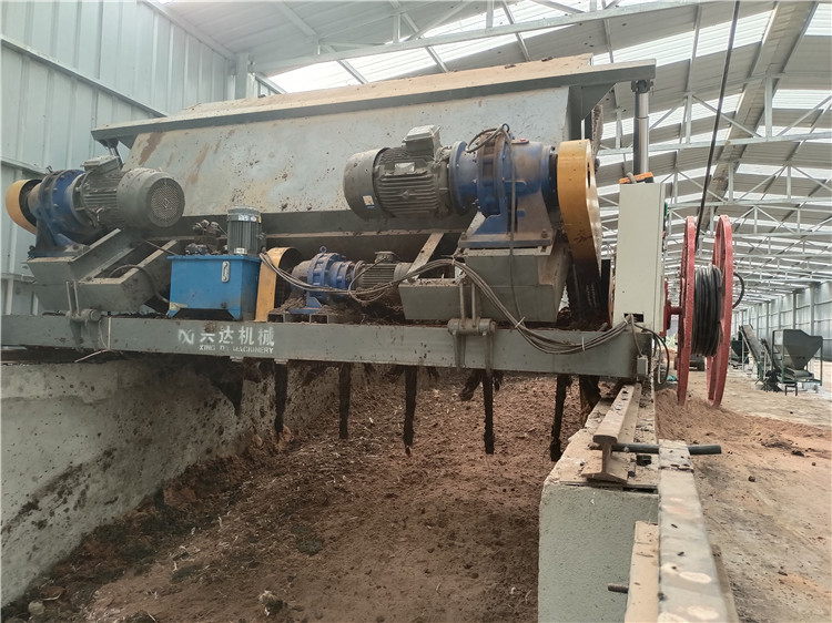 液壓槽式翻拋機,有機肥發(fā)酵腐熟設備,肥料豬糞雞糞堆肥加工設備