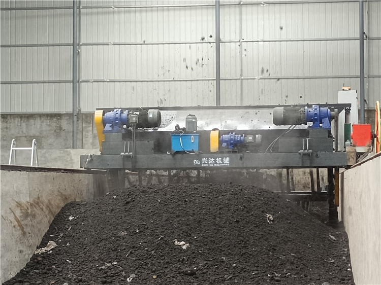 液壓槽式翻拋機,有機肥發(fā)酵腐熟設備,肥料豬糞雞糞堆肥加工設備