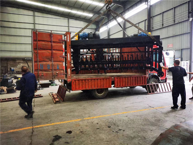 用于多槽肥料翻堆發酵有機肥設備,豬羊糞槽式翻拋機,軌道式糞污腐熟堆肥機