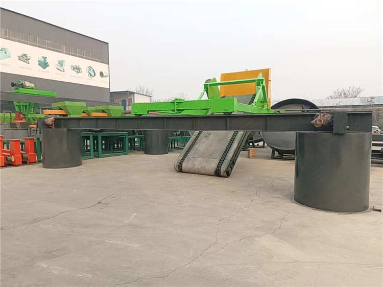 大跨度5米鏈板翻拋機(jī) 雞糞牛糞養(yǎng)殖糞污處理堆肥機(jī) 興達(dá)發(fā)酵腐熟有機(jī)肥設(shè)備